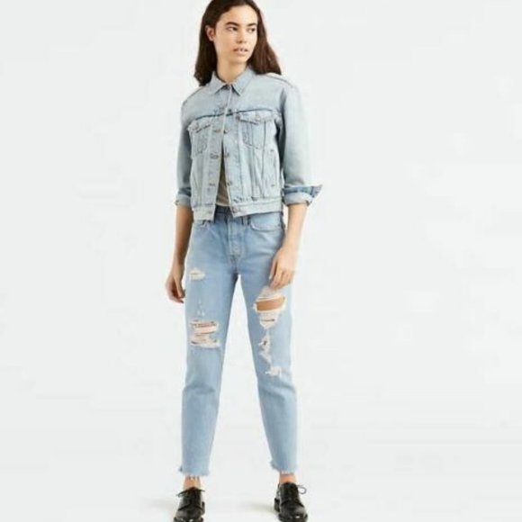 SOLD - LEVI'S Wedgie icon Raw Hem Cropped Jeans - Picture 4 of 9